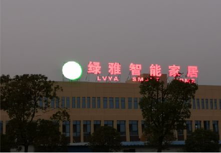 会东楼顶冲孔发光字是怎么安装的?