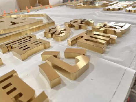 会东拉丝不锈钢字的特点。