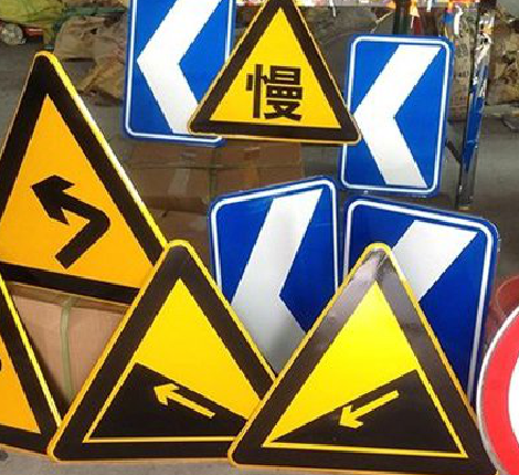 会东标识标牌中颜色的确定是很重要的。