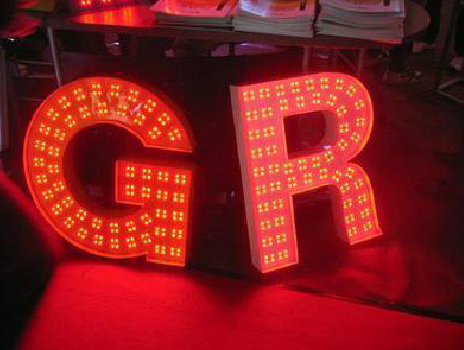 会东LED发光字常见的安装误区。