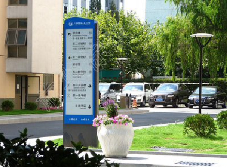 会东哪些因素影响宣传栏的制作？